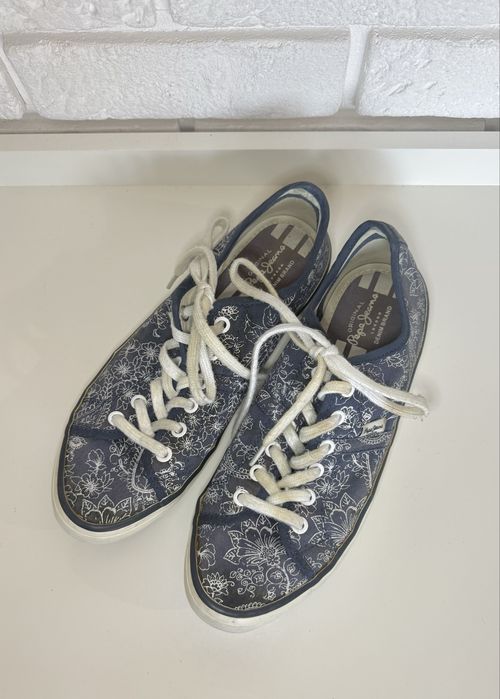 Pepe Jeans tenisówki granatowe w kwiaty