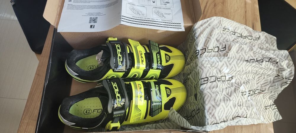 Buty rowerowe Force Fluo SPD carbon rozm 42
Force SPD carbon rozm 42
F