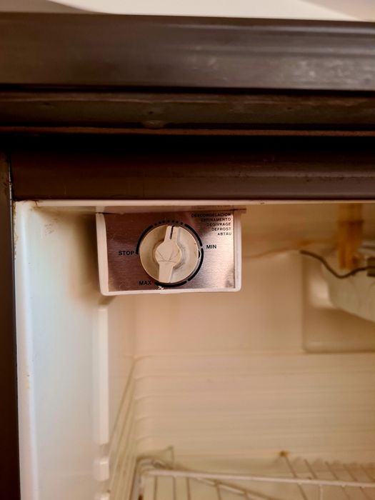 Frigorífico mini-bar madeira