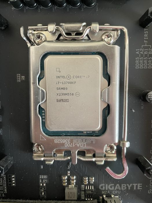 Motherboard z790 Aorus Elite AX + Intel i7 13700kf + watercooler