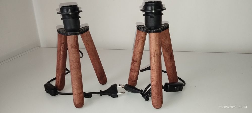 Candeeiro tripé sem abajour