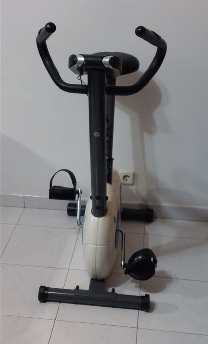 Bicicleta estática Newfit treino / musculação / exercício físico