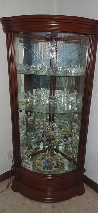 Vitrine madeira maciça iluminada
