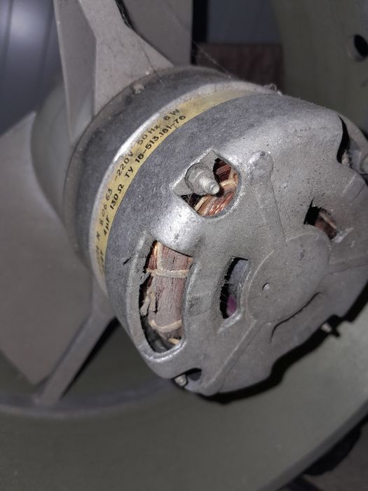 Вентилятор витяжка.