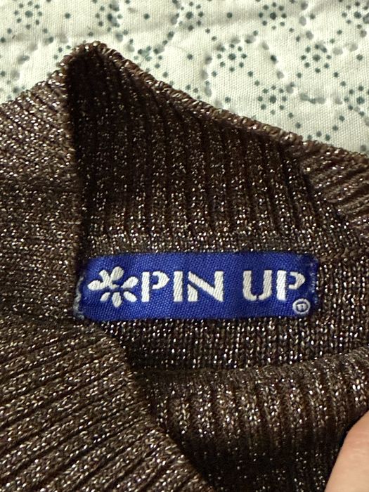 Блискуча кофтинка