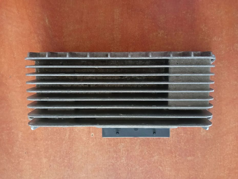 WZMACNIACZ 8T0035223R AUDI A4 B8