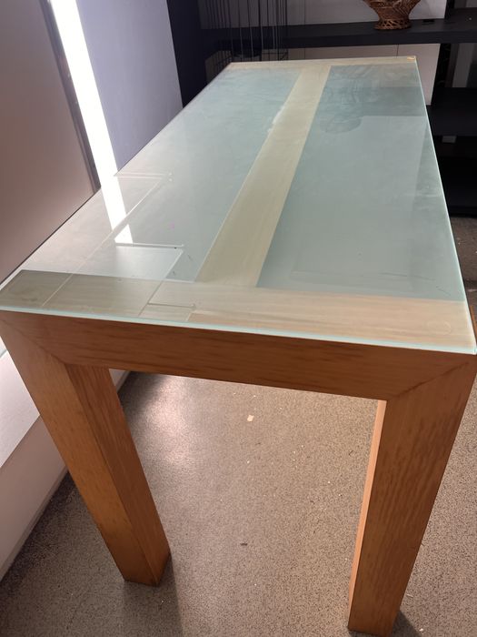 mesa com tampo de vidro