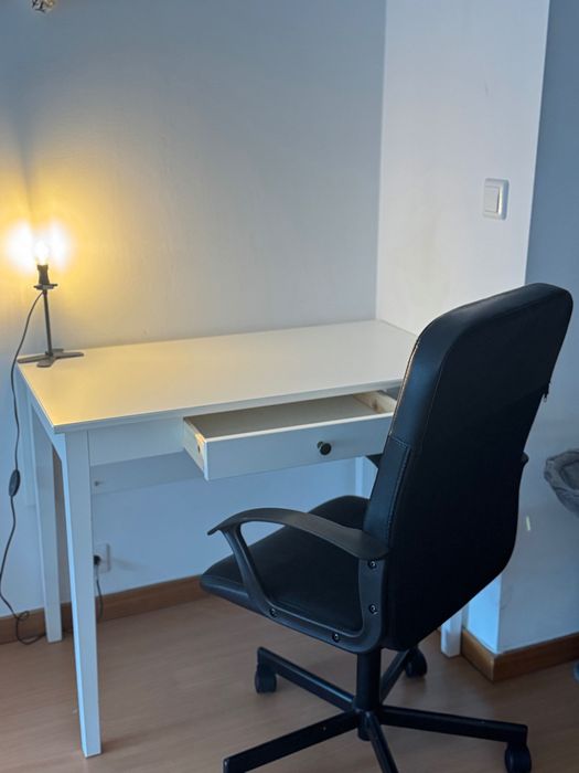 Mesa de Jantar Dobrável e Cadeira Rotativa