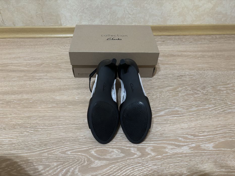 Босоніжки Clarks 37,5р.