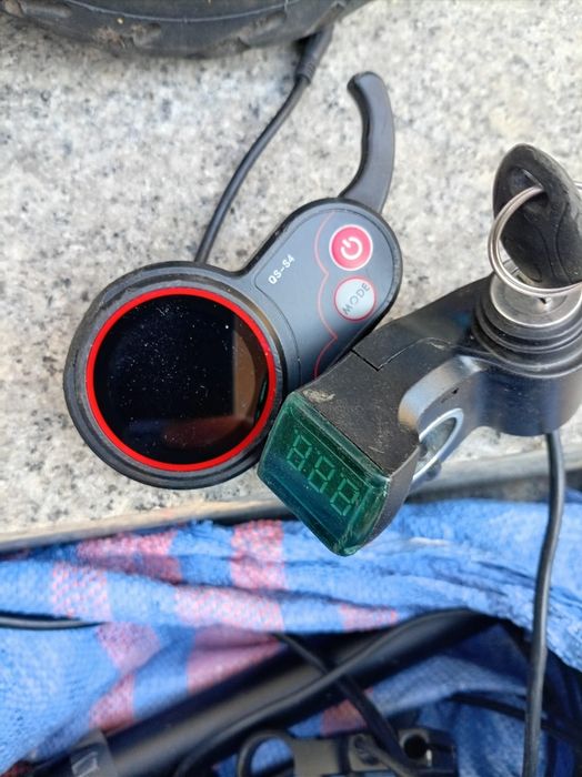 Wyświetlacz z kluczykiem i manetka Motus 10 pro sport