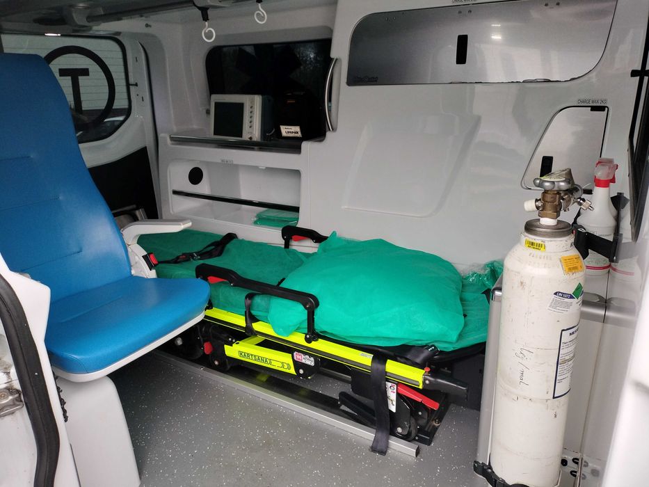 Ambulans Ford Custom 2,2 d 125km cena do negocjacji