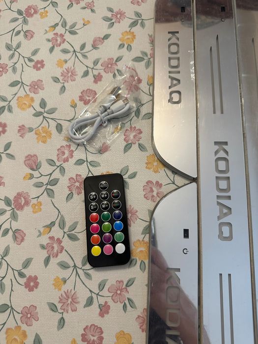 Soleiras LED Škoda Kodiaq (RGB) – Novas, com comando