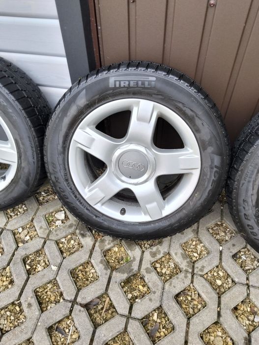Felgi aluminiowe z oponami zimowymi Audi