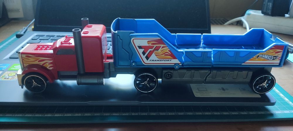 Вантажівка Hot Wheels Хот Вілс Шалене зіткнення червоно-синій