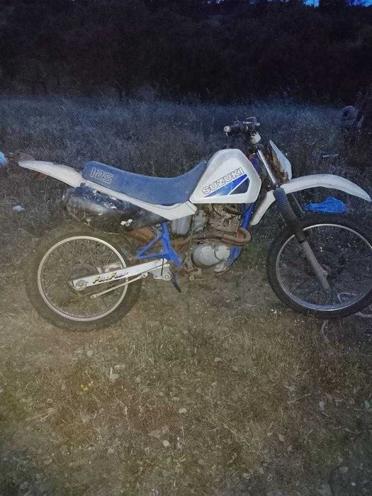 Vendo dr 125 sem docs sem bateria sem cachimbo sem vela ... Última vez parada a andar e de certeza com cachimbo e vela pega 180 euros não negociável