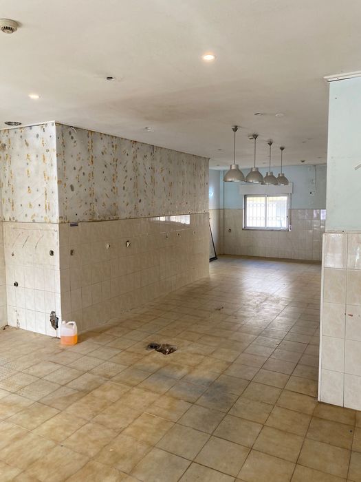 Loja para Arrendamento – Amora | 150 m² | Excelente Local