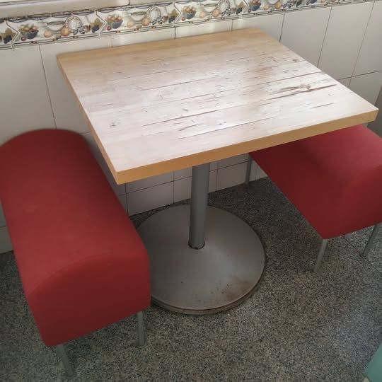Mesa e cadeiras de refeição
