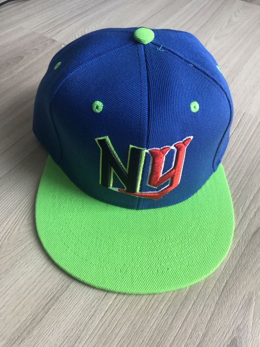 Czapeczka z daszkiem , nowa