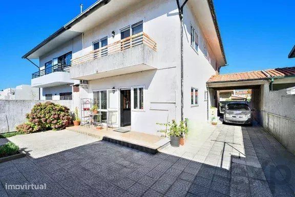 Moradia T4 em Vila Nova da  Telha - Maia