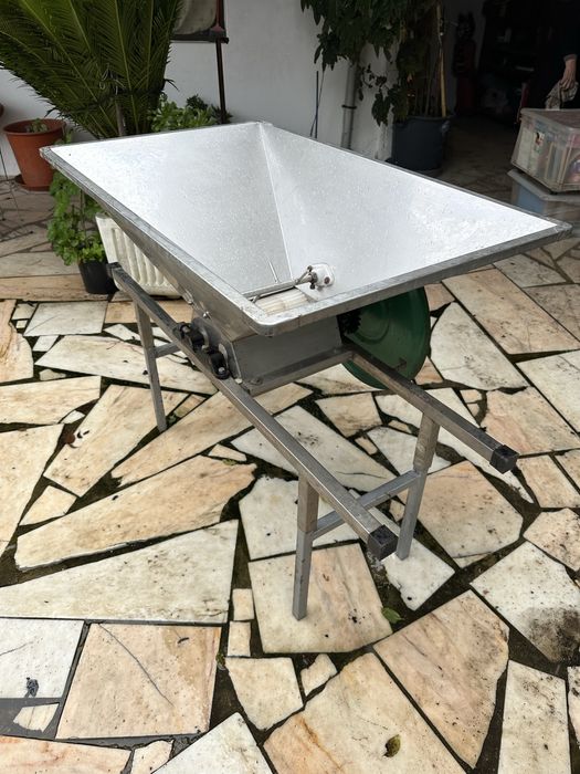 Esmagador de uvas manual