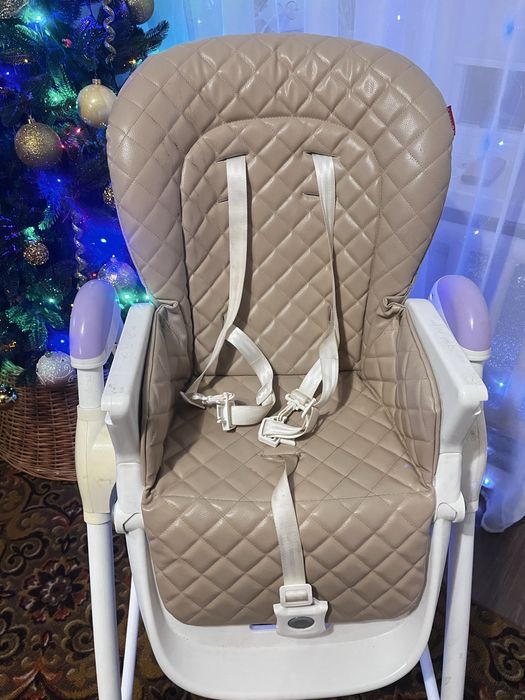 Стілець для годування.