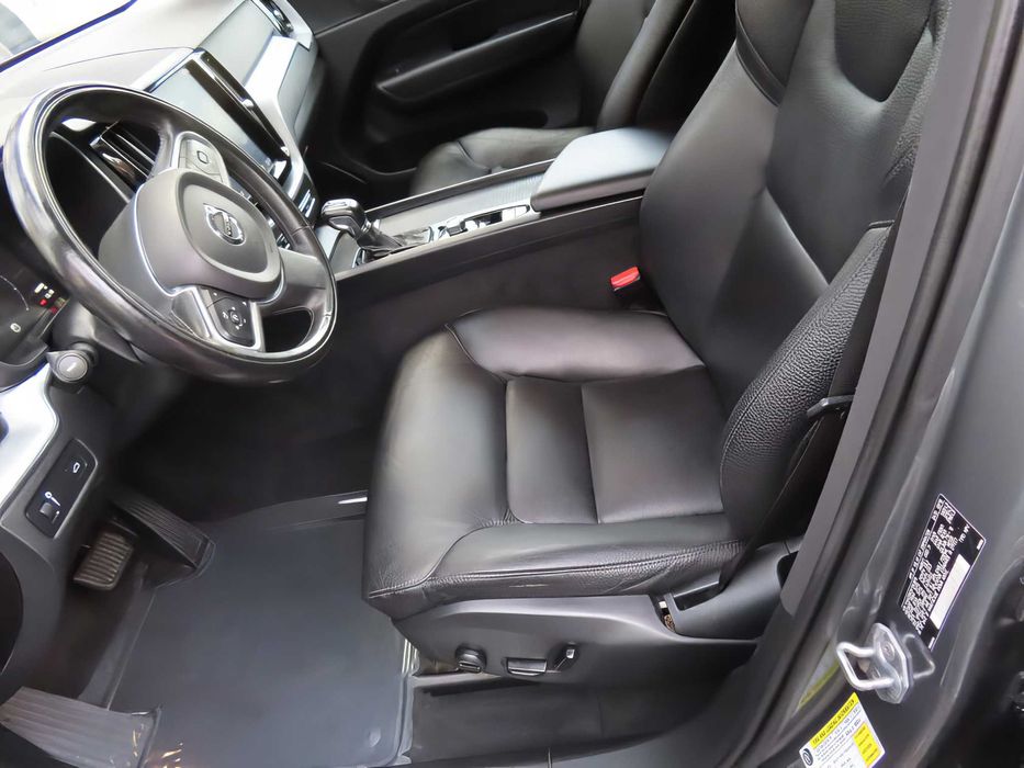 Volvo XC60 T6 Momentum      2019