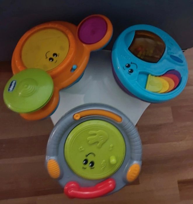 Stolik zespołu muzycznego 3w1 chicco perkusja marakasy dj zabawka