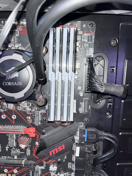 Vendo Torre i7 8700K, 32GB DDR4 3000 CL16 (gskill), 750W