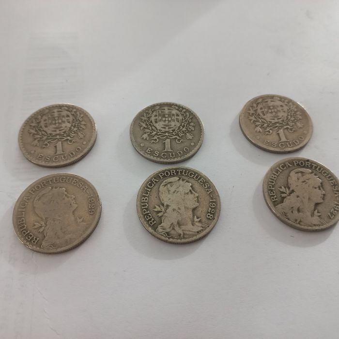 Moedas de 1 escudo antigas