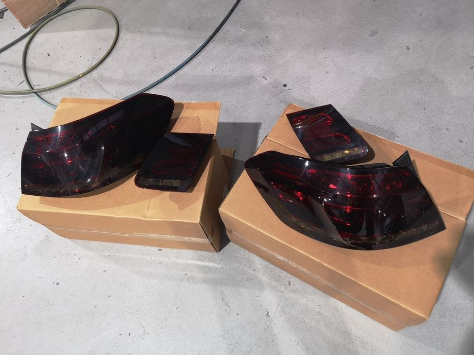 Farolins tras do Mercedes E300