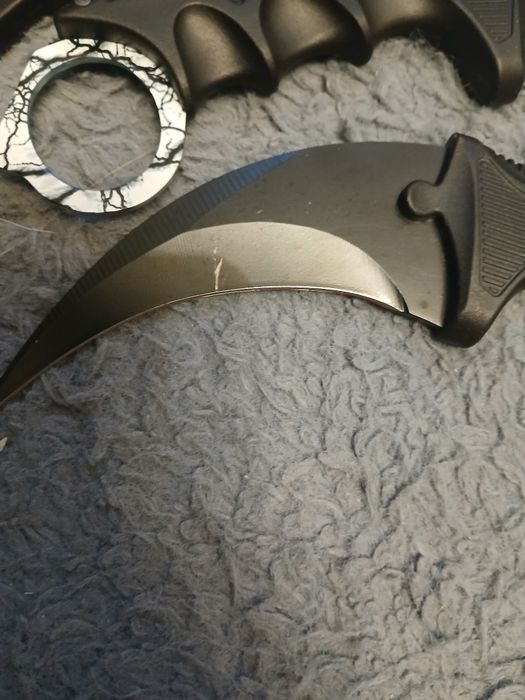 Karambit biały i czarny