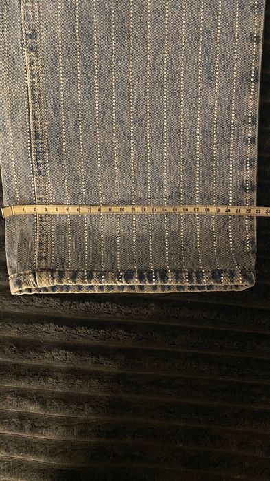 Jeansy damskie z mieniącymi kamieniami