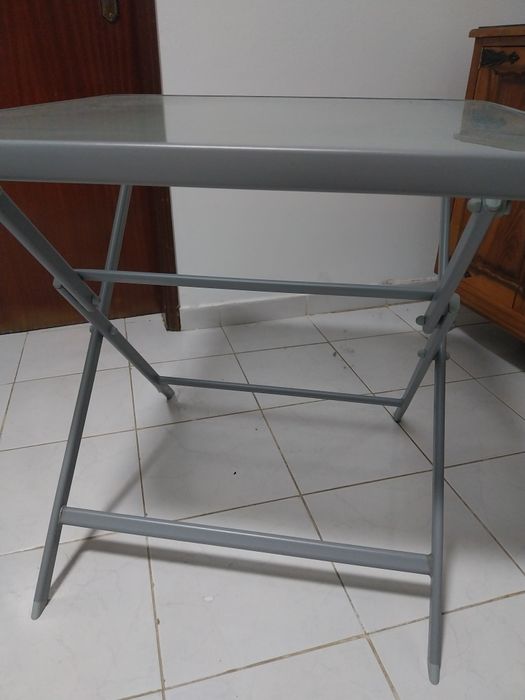 Mesa de Apoio Cinzenta