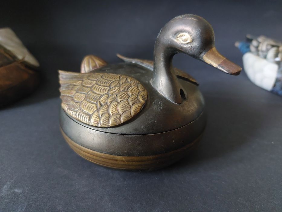 Mosiezna szkatułka kaczka