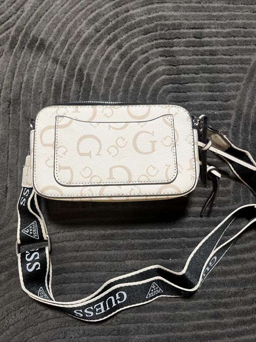 Torebka Nerka Guess Kremowa z Czarnym Pasem - Nowa z Metką