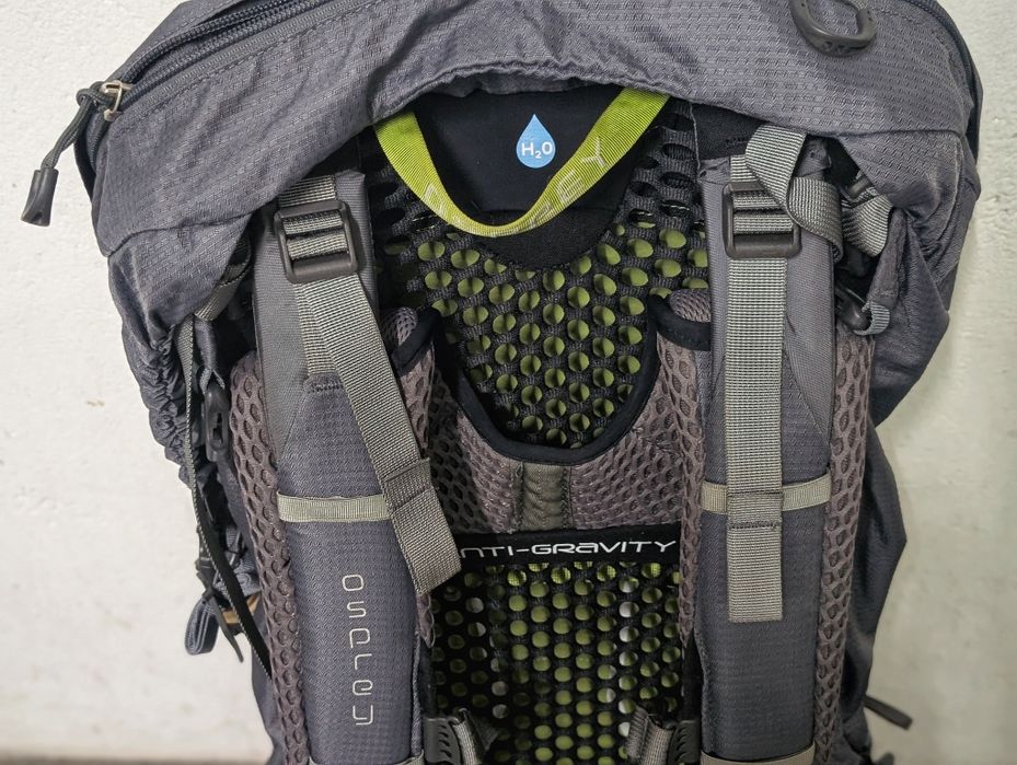 Mochila Osprey Cinza - Aventura e Conforto!