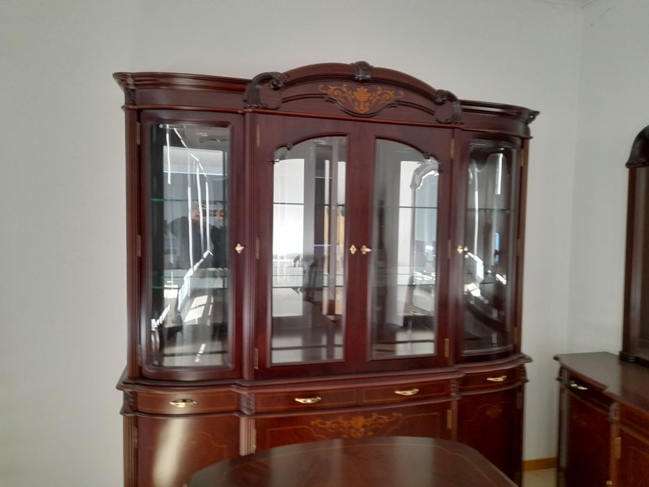 Sala de jantar completa em raiz de mogno com maquetaria - novo