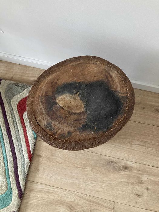 banco ou mesa de apoio tronco de madeira