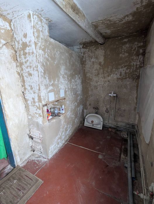 Продаж будинку не далеко від центру та річки смт. Володарка