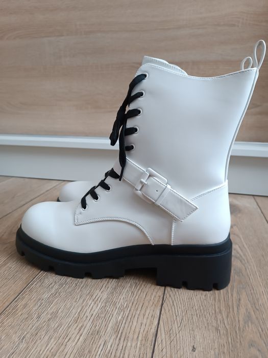 Białe botki na obcasie rozmiar 45