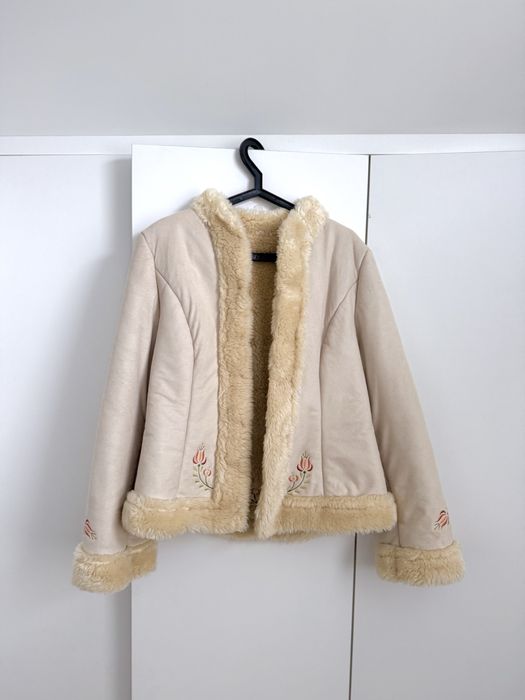 Kożuch góralski z eko skóry , haftowany beżowy