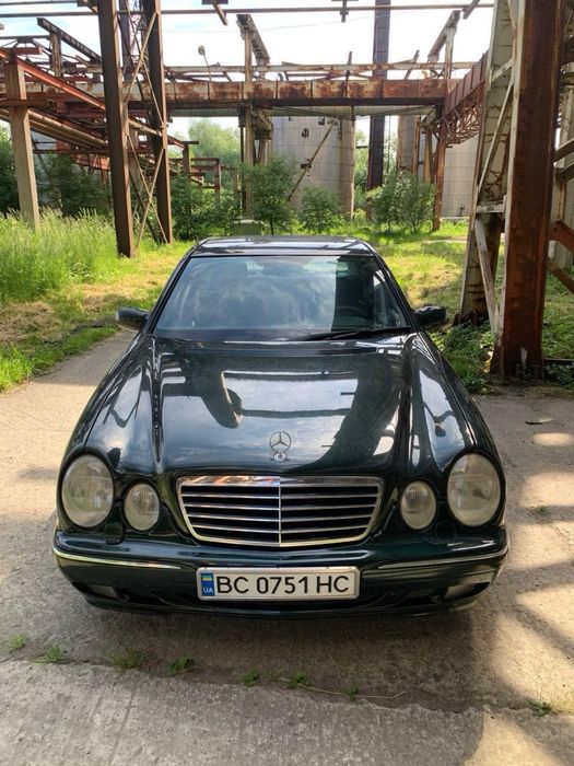 Мерседес E320 2001 рік