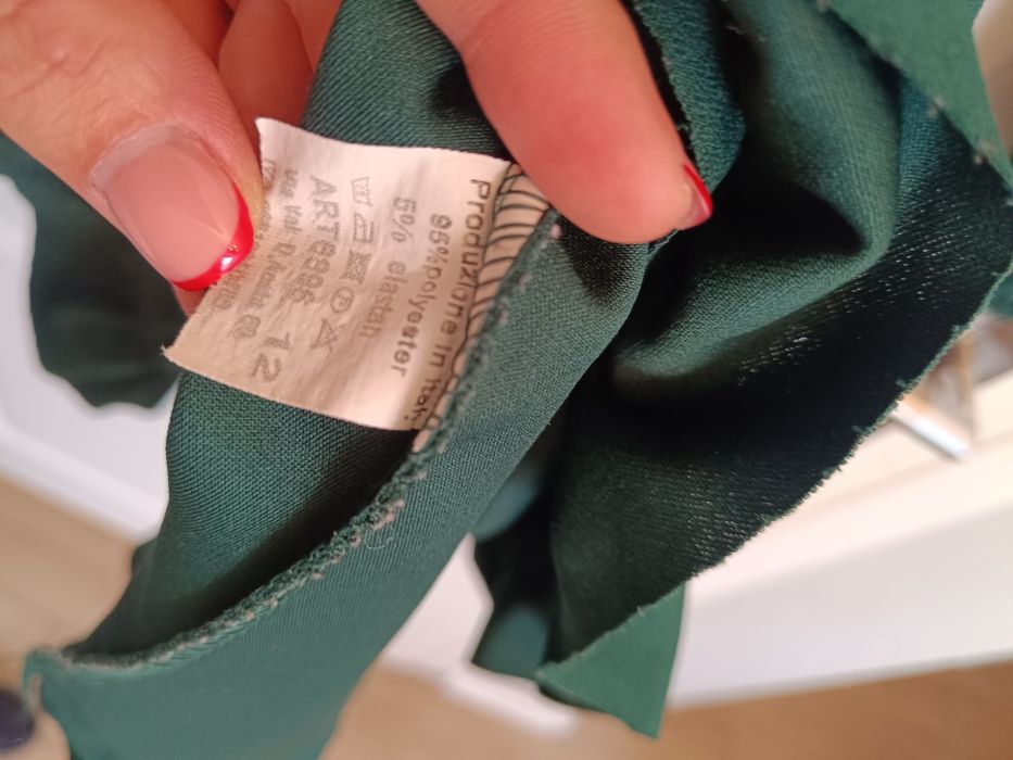 Sukienka o kolorze butelkowa zieleń