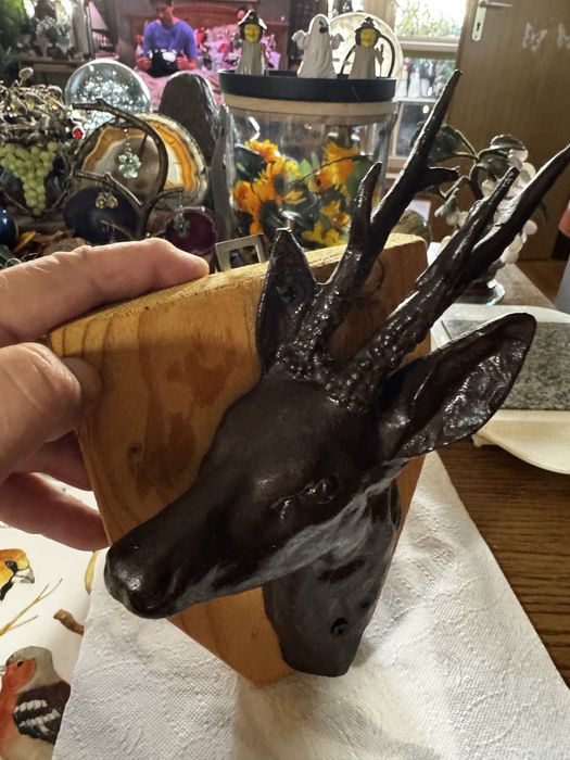 Kozioł płaskorzeżba