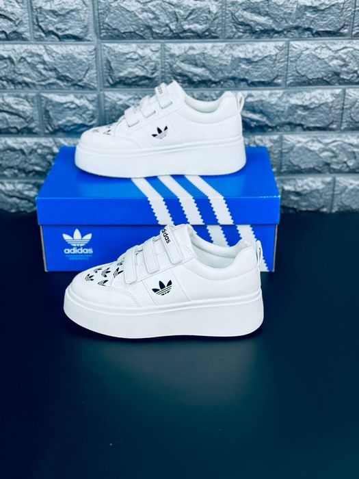 Кросовки на липучках 36 размер Адидас белые кожаные Кроссовки Adidas без шнурков Распродажа ! Идеальные в школу