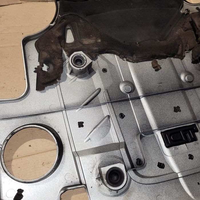 Osłona pokrywa górna silnika audi a4 b7 a6 c6 2.7TDI 2007r