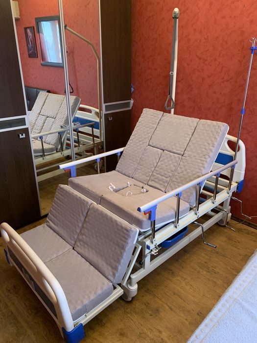 Медицинска кровать с туалетом и функцией поворота на бок