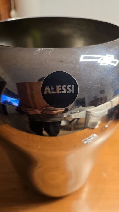 Vaso Alessi de designer internacional por metade do preço