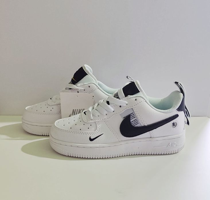 Підліткові шкіряні кросівки unisex Nike Air Force,білого кольру,розмір 33-37