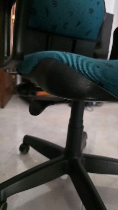 Vendo 3 cadeiras de escritório em excelente estado